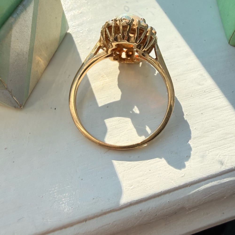 Vintage 14k Gold Opal Ring ( NO bundle discounts please) - Picture 3 of 11